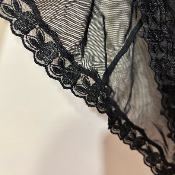 Vintage Victoria's Secret White Label Embroidered
Floral Babydoll Lingerie 36C - Picture 9 of 9